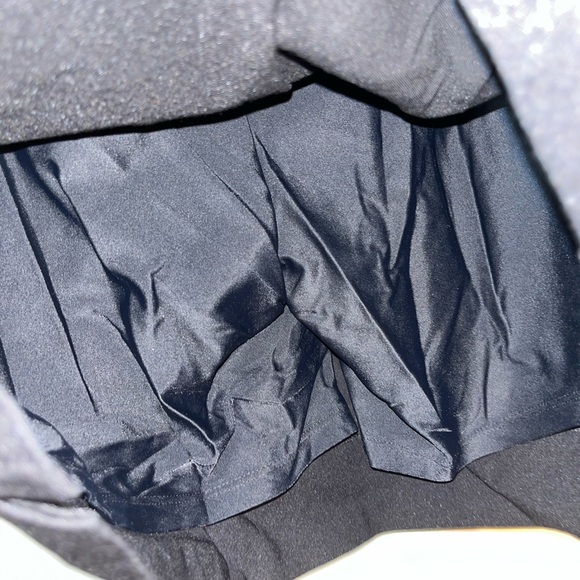 Black and white skort. Size small. Very comfy and fun to wear - Picture 4 of 5